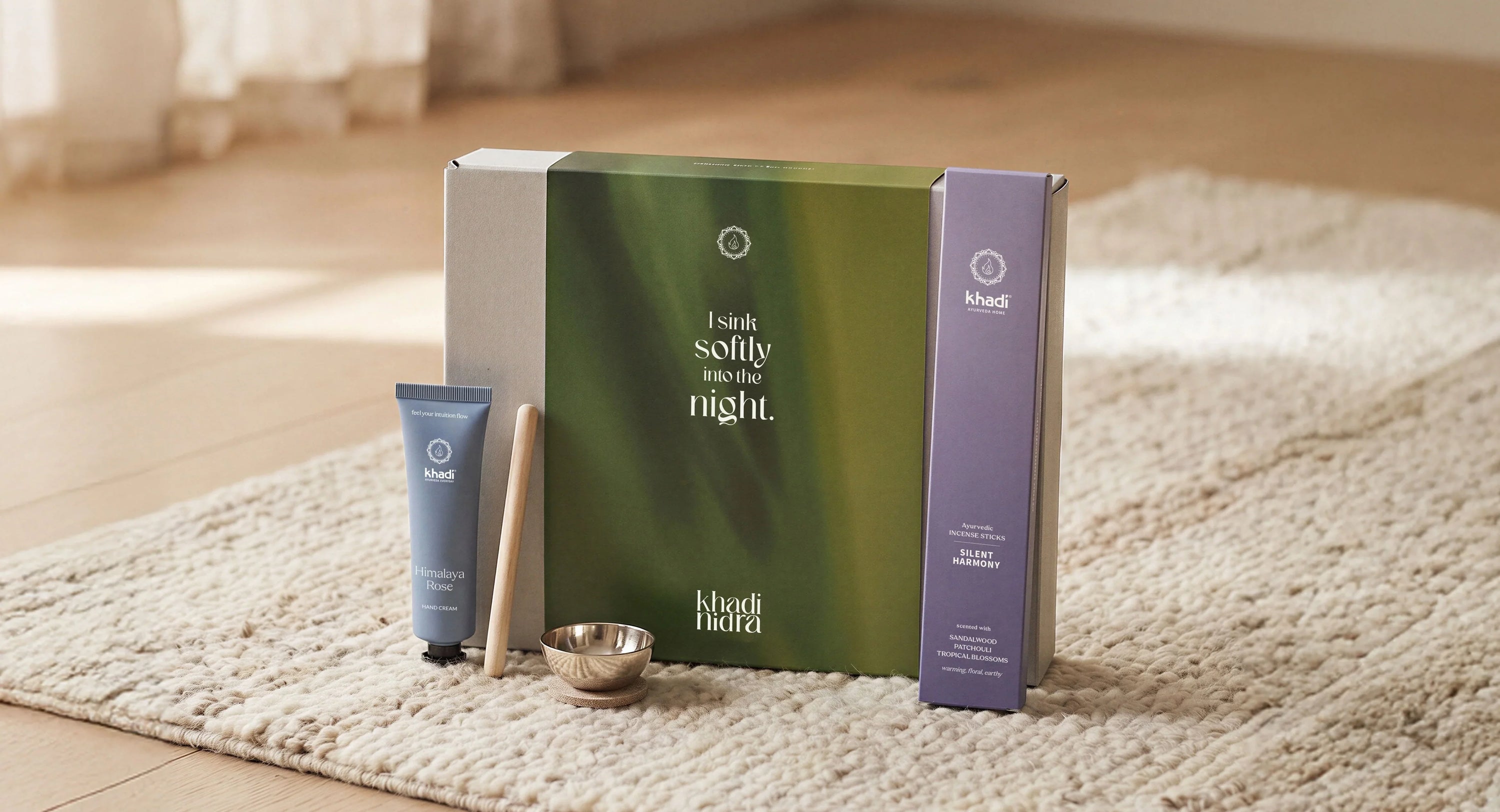 Femme avec coffret cadeau
