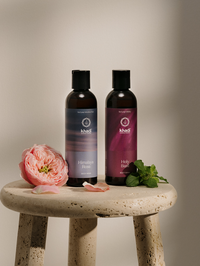 Gel nattoyant pour le corps Holy Basil, vue de face accompagné du gel nettoyant Himalaya Rose