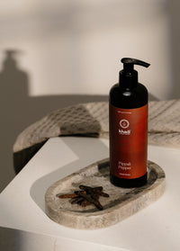 Photo contexte du savon pour les mains Ayurveda Everyday Pippali Pepper - un nettoyage flatteur pour les mains avec un arôme de poivre exotique.