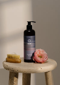 Représentation créative du savon pour les mains Ayurveda Everyday Himalaya Rose - des soins ayurvédiques qui choient tes mains.