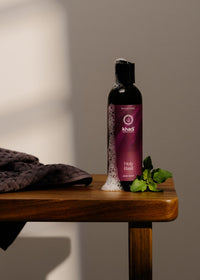 Photo contexte créative du Bodywash Ayurveda Everyday Holy Basil - une expérience aromatique pour le corps et l'esprit.