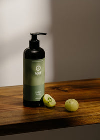 Scène créative avec le savon pour les mains Ayurveda Everyday Indian Amla - soin ayurvédique pour les mains pour la fraîcheur et la pureté.
