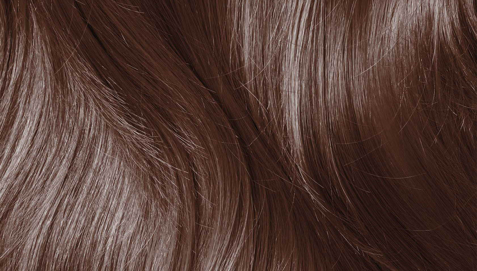Coloration des cheveux en blond foncé avec la coloration végétale de khadi